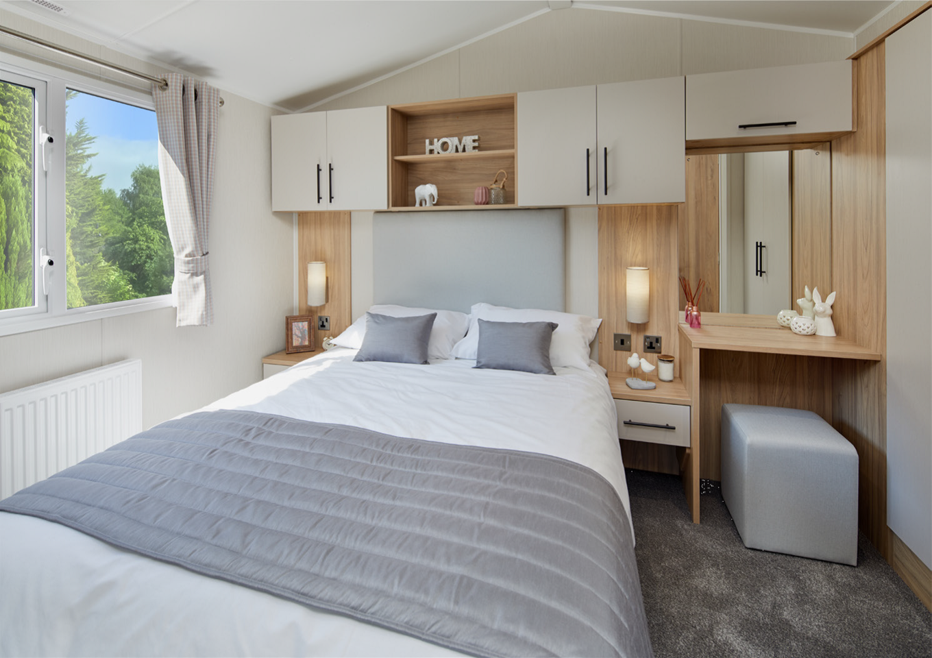 Holiday Home For Sale At Stratford Parks - Willerby Manor - Master Bedroom